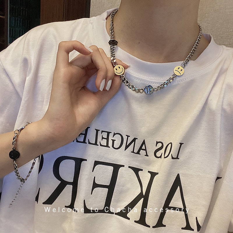 Kalung Rantai Klavikula Bahan Titanium Steel Motif Smiley Untuk Pria Dan Wanita