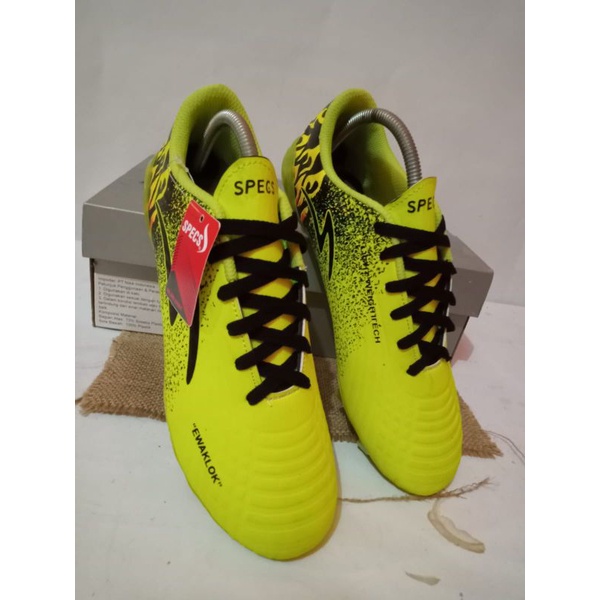 Sepatu Bola SPECS EWAKLOK terbaru warna hijau Terlaris Termurah size 38-43