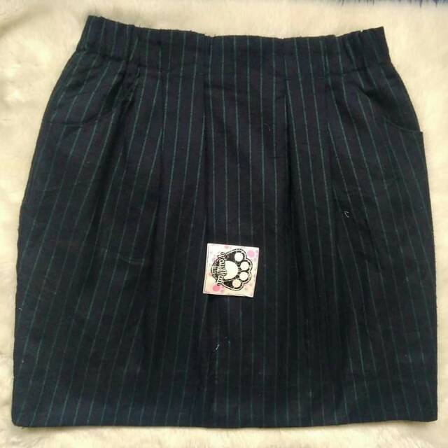 Rok navy garis hijau