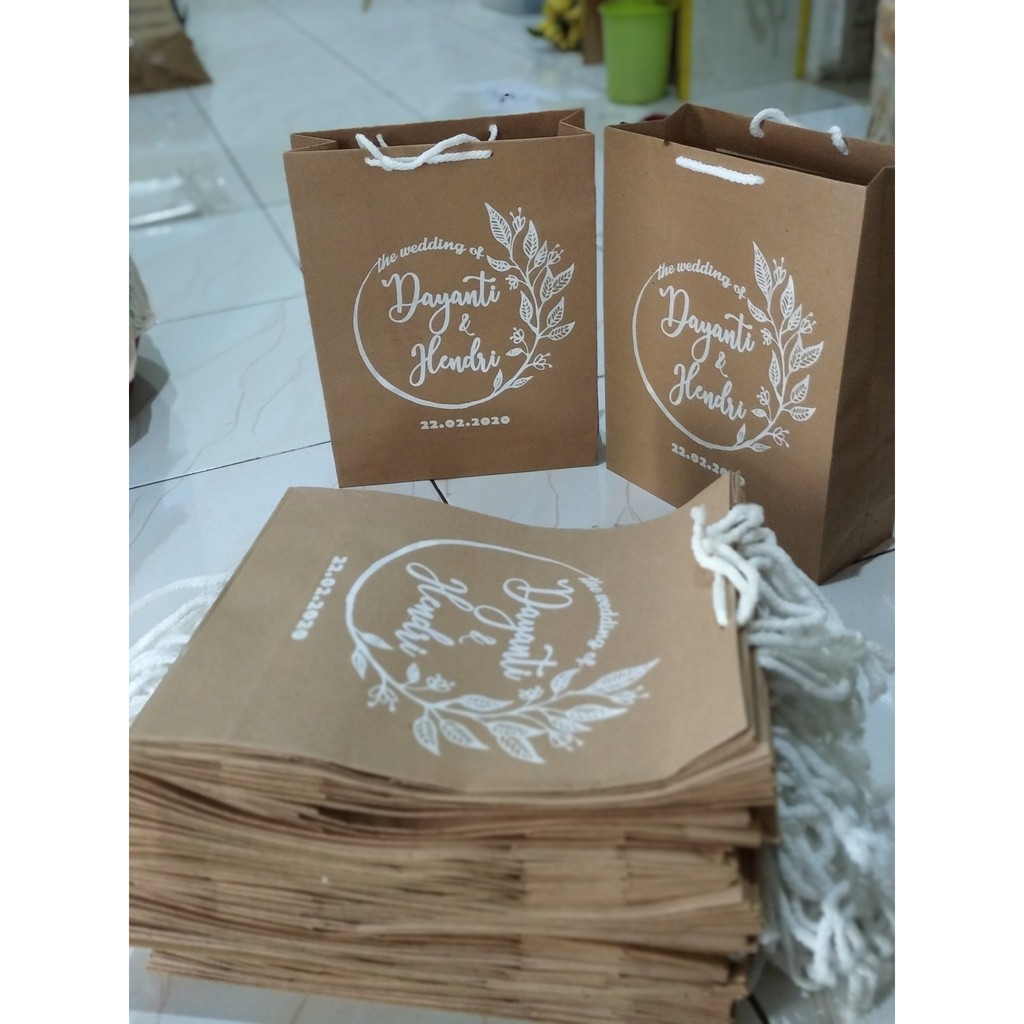 

Paperbag Medium + sablon Uk 22*8*27 ( pxlxt )