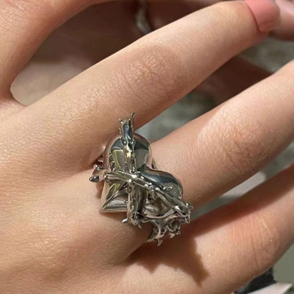 Cincin Bentuk Hati Bahan Alloy Warna Hitam Silver Gaya Punk Gothic Untuk Pria Dan Wanita