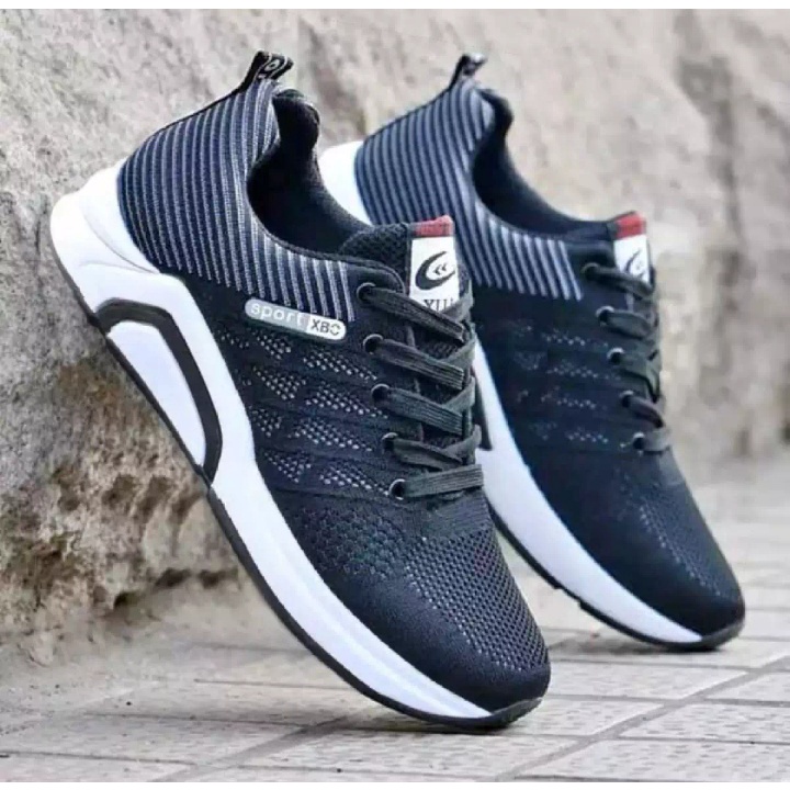 Sepatu sneakers terbaru / sepatu sneaker terlaris /sepatu terkeren