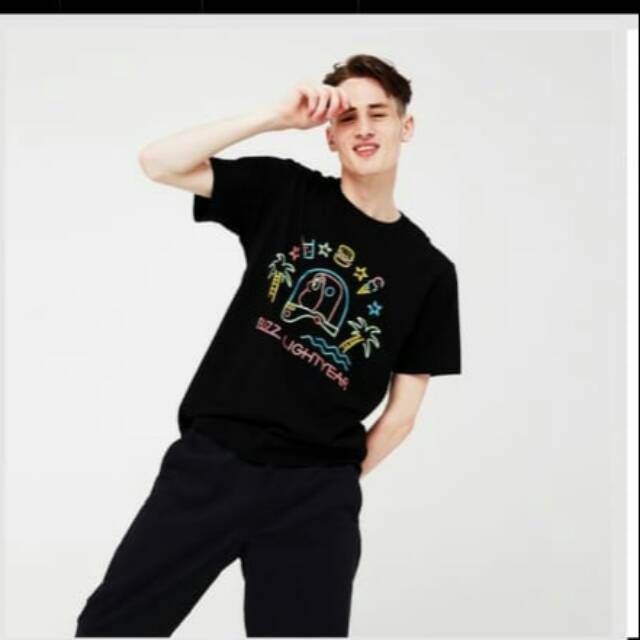 Kaos cowok dewasa Disney Pixar Uniqlo