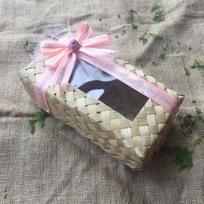

Besek Bambu Hias persegi panjang 23x12 cm plus mika harga sepasang