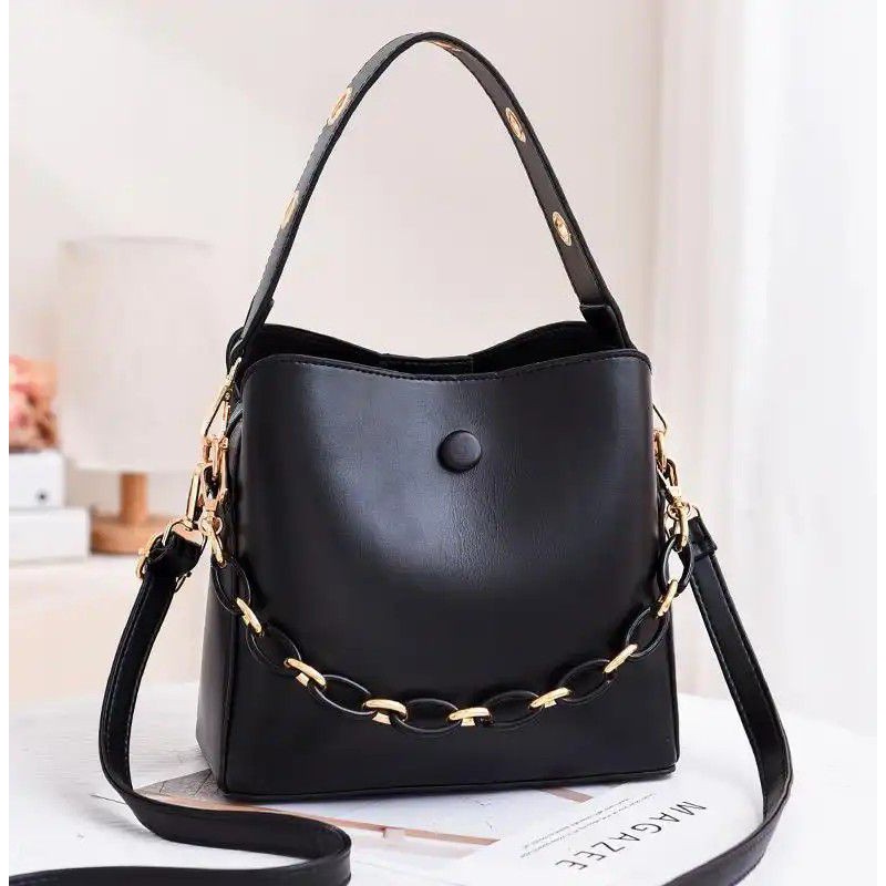 

Kode: ELJ 5482IDR : 157 rbBahan : Kulit PUukuran: 18 x 23 x 12 cm