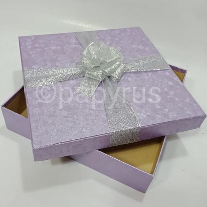 

Ready...Ready...Ready Papyrus Kotak Kado Gift Box 22,5X22,5Cm Tinggi 5Cm