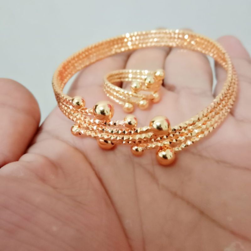 gelang free cincin terbaru, gelang melintir 14,perhiasan mirip emas asli,perhiasan berlapis emas 24 K