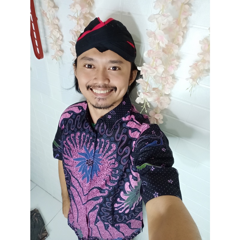 SUKET SEGORO SM BATIKSOLOAMANAH KEMEJA BAJU BATIK PRIA SOLO LENGAN PENDEK PANJANG LAPIS FURING ATASAN BATIK PREMIUM MODERN KATUN HALUS GITARJA WISANGGENI UNGU KLA GINANDRA UNGU KENCONO UNGU MAHKOTA NGUDI RAHAYU PRASTOWO PROBOSETO FLORIST SUKET SEGORO KLA