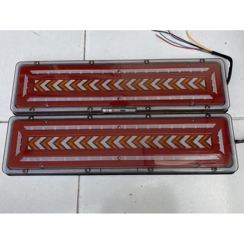 Stop Lamp Truk 24 Volt model panah kecil