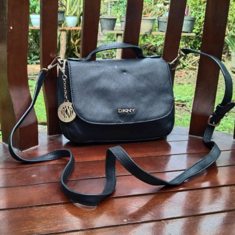 Tas DKNY Authentic Preloved Second Original Kulit Asli Slingbag Branded