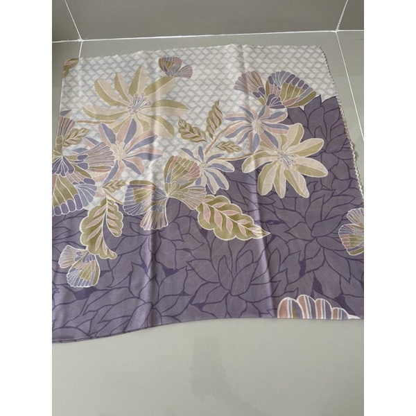 Preloved Papillon Scarf Wearingklamby