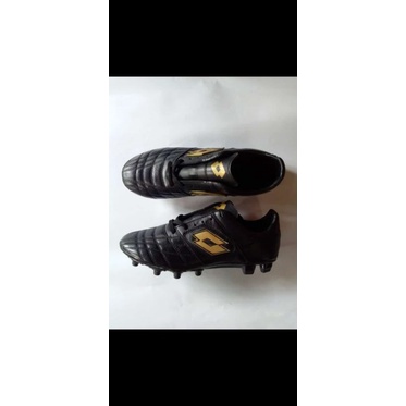 Sepatu Bola Lotto