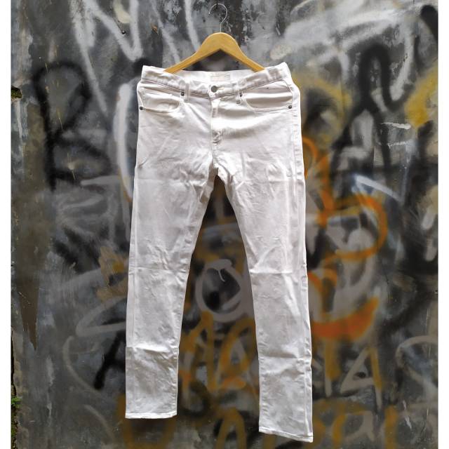Celana uniqlo  jeans putih size 31 slim second