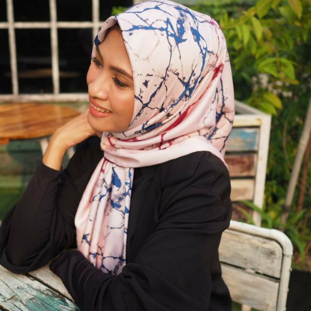 Hijab Turki Velvet Silk 110 cm Segiempat - Mermer YZ16-278