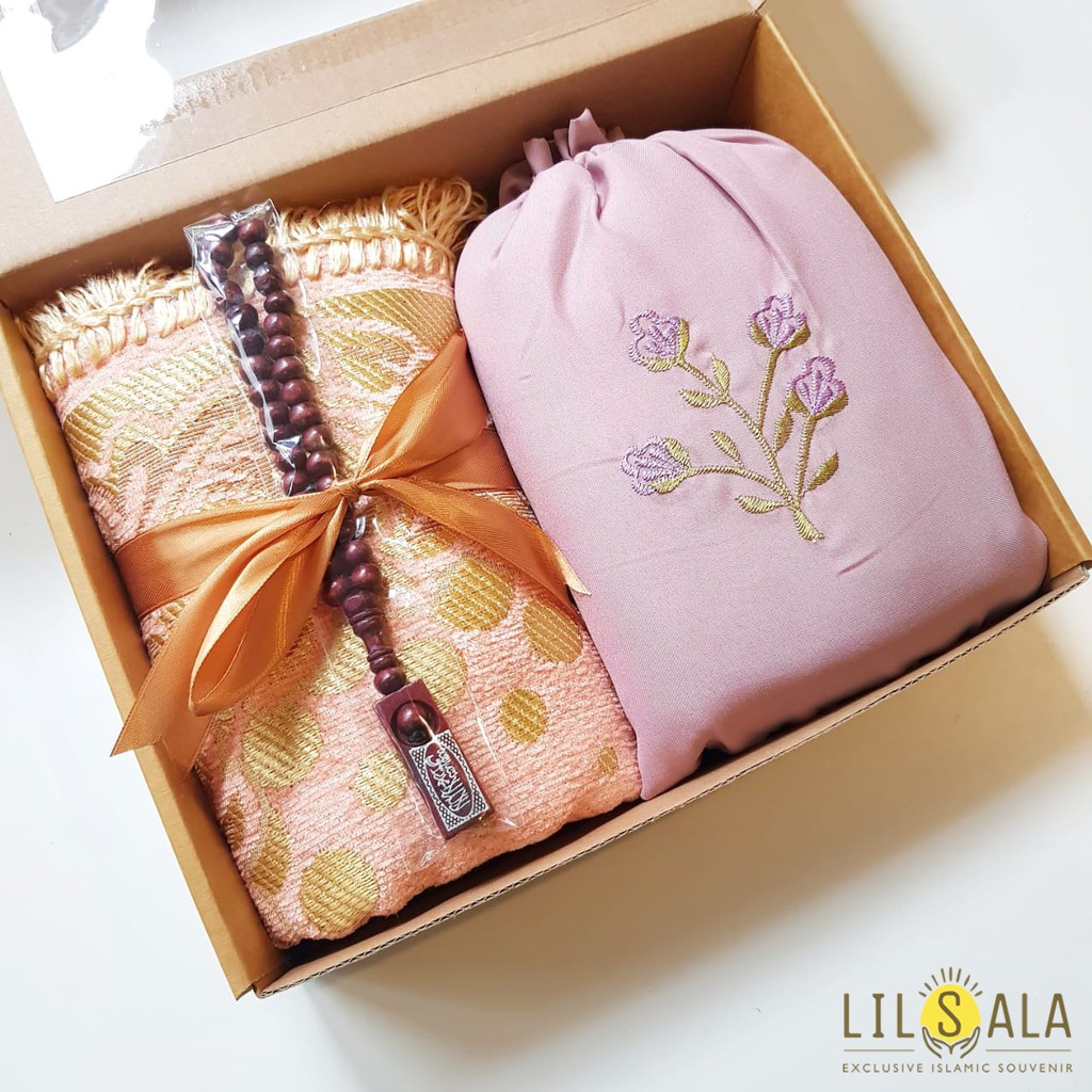 [BARMU] HAMPERS LEBARAN WANITA IDUL FITRI MUKENA DAN SAJADAH TURKI PACKING BOX KADO GURU HADIAH ULANG TAHUN WEDDING HAMPERS KADO GURU Hampers Lebaran/ Hampers Ramadhan mukena alf