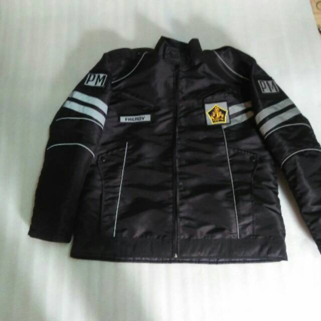 Jaket polisi militer