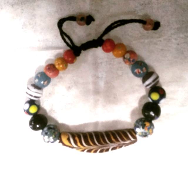 Gelang manik dayak