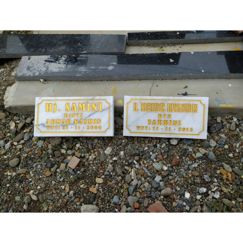 batu nisan lempengan marmer