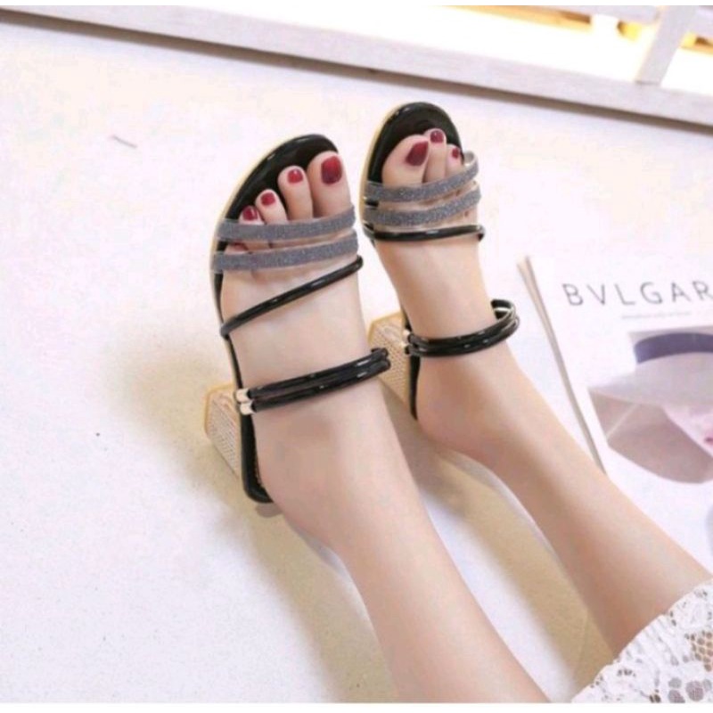 Sandal HighHeels Wanita  Hak Tali Gold RM 25