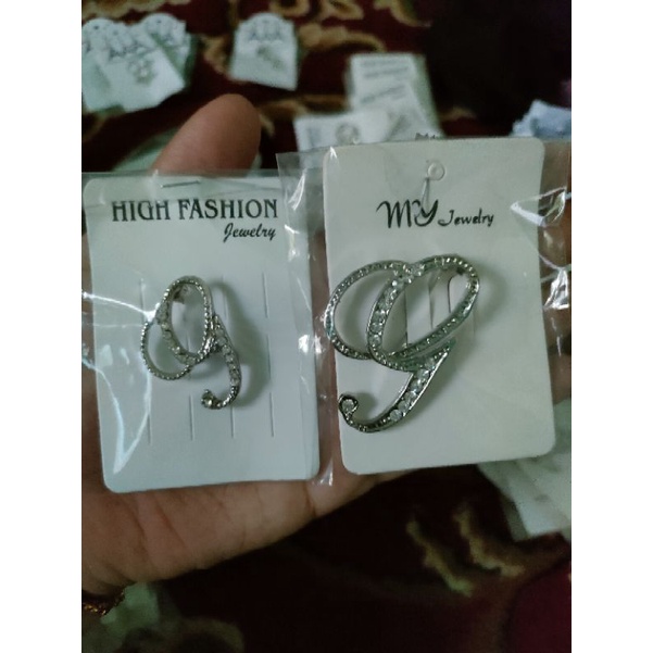 Pin Bros Bross Peniti Tuspin Jilbab Hijab Kerudung Huruf Alfabet Inisial Gold Emas Kuning Permata Diamond Aksesoris Aksessoris Asesoris Acesoris Acsesoris Accesoris Fashion Tambahan Bross Bros Jilbab Hijab Kerudung Wanita  Perempuan Cewe Cewek Murah-4