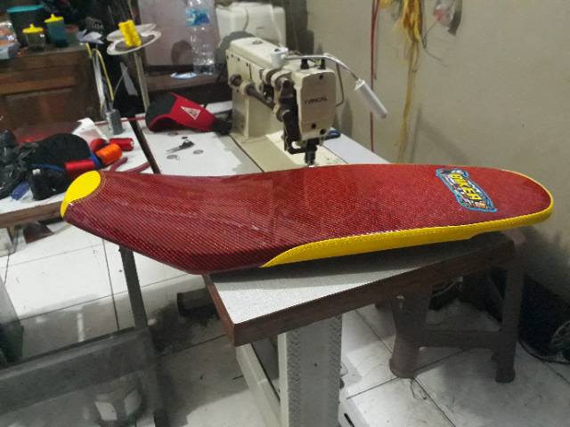 Jok beat karbo slim kulit karbon biker