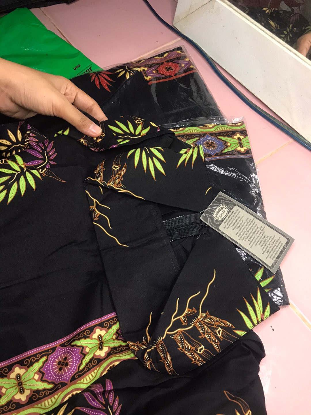 Grosir Terlaris Genes Jelita Tunic Navbor Yelbor Whitbor Creambor Tunik Batik Modern Hrb153