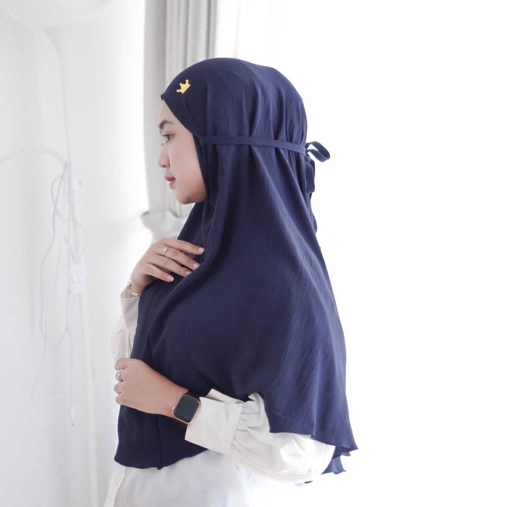 Jilbab Bergo [Crincle Airflow Premium] Ukuran 75 x 90 cm / Kerudung Instan By Glamour Hijab-Navy