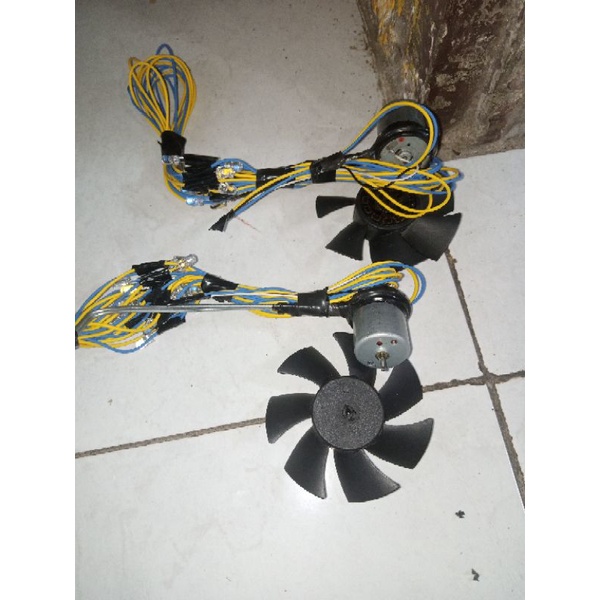 lampu layangan dinamo 5.6-24v vol+baling²+pangkon siap pasang lampu 4meter