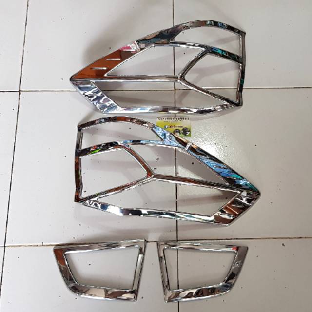 Garnis garnish lampu belakang mobilio crom/lis lampu belakang mobilio crom