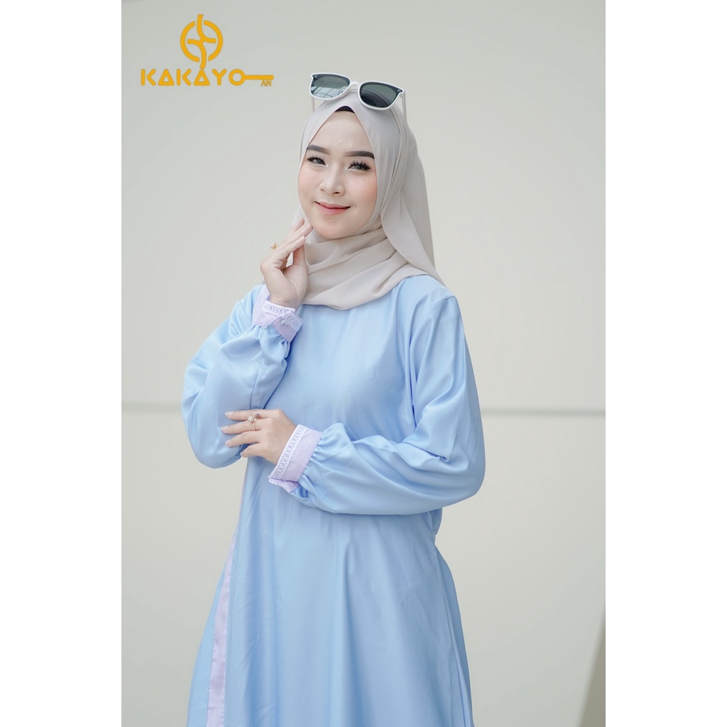 Gamis muslimah edisi khusus dari Kakayo dengan material dari Maxmara yg lembut di kombinasikan dengan kain diamond yg elegan, memakai renda yg cantik. produk edisi khusus bisa COD dan di jamin Original dari KAKAYO