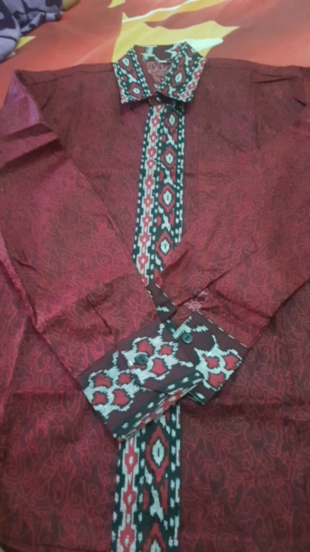 Kemeja Batik Pria Lengan Panjang Slimfit Mega Mendung Maroon Ory Suffa