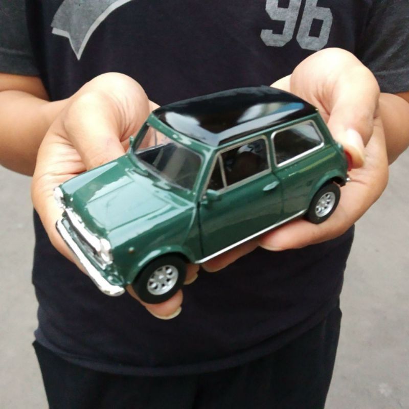 Diecast Mobil Klasik Mini Cooper Mr Bean Welly Skala 1:43