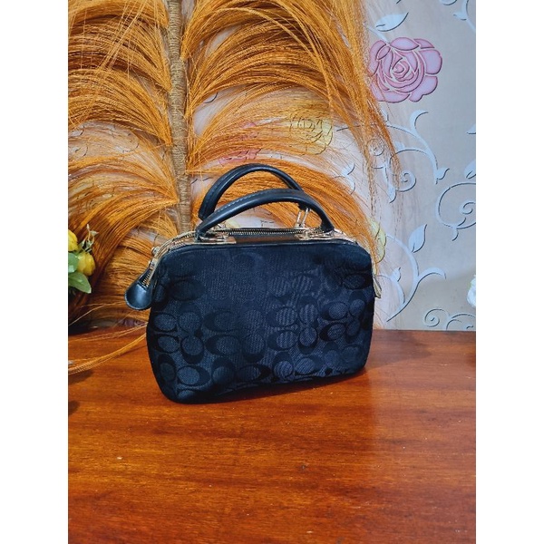 Tas wanita tenteng Hitam ala coach preloved