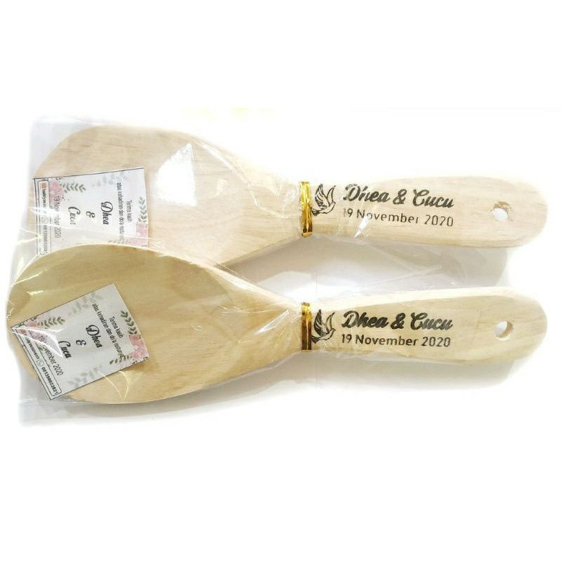 Souvenir Centong Kayu Sendok Nasi Free Plastik Pita dan Kartu Ucapan Design Sablon Sofenir Pernikaha