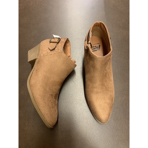 American eagle Michalls camel payless boots