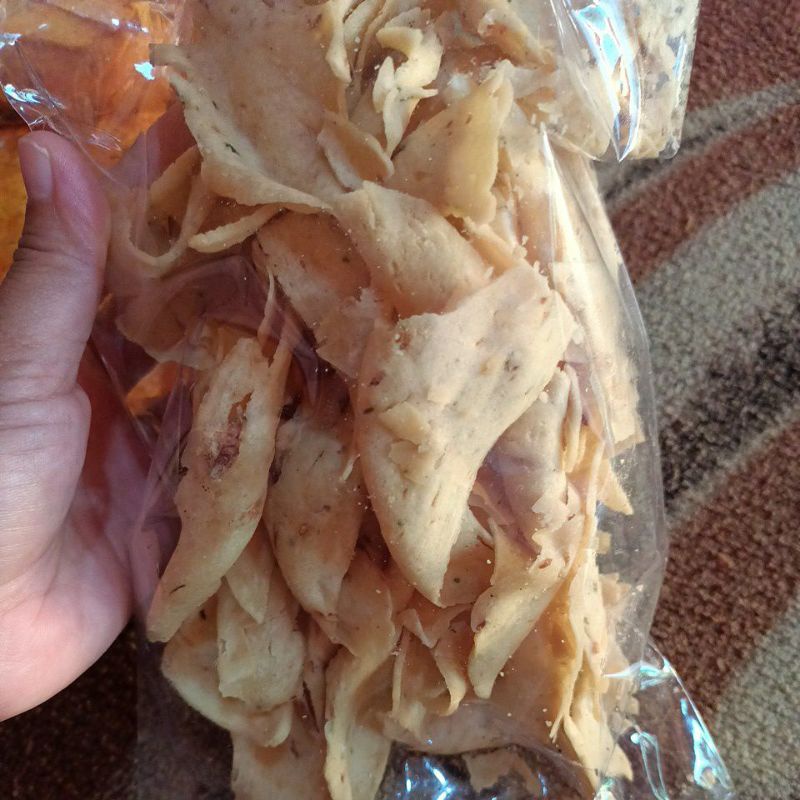 

Kue Bawang - Kerupuk Bawang - cemilan khas Minang