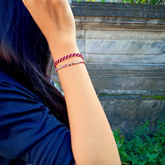 Gelang Tridatu Split Twister Red / Gelang Tridatu Khas Bali / Gelang Tridatu Tipis / Gelang Tridatu Cewek / Gelang Tridatu Cowok. Gelang Pria Murah / Gelang Merah Murah / Gelang Keberuntungan / Craftdewata