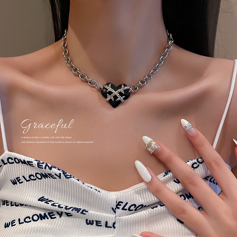 Kalung Rantai Choker Liontin Hati Bahan Titanium Steel Tebal Warna Hitam Gaya Punk Untuk Wanita