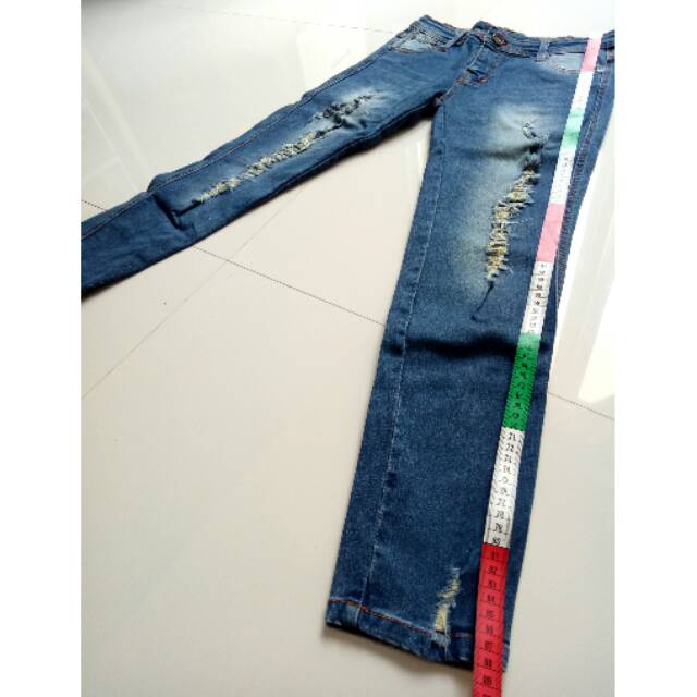Ripped Jeans No Brand