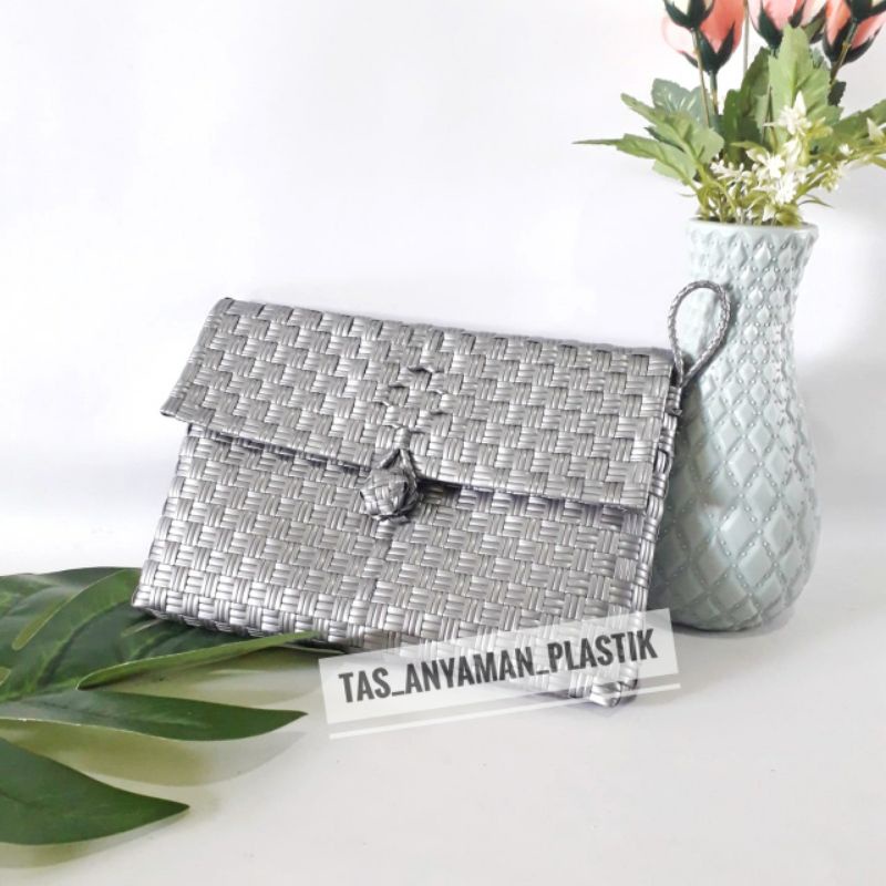 DOMPET ANYAMAN , DOMPET ANYAMAN WANITA , DOMPET ANYAMAN PLASTIK ,DOMPET BAHAN JALI  HALUS TAHAN AIR