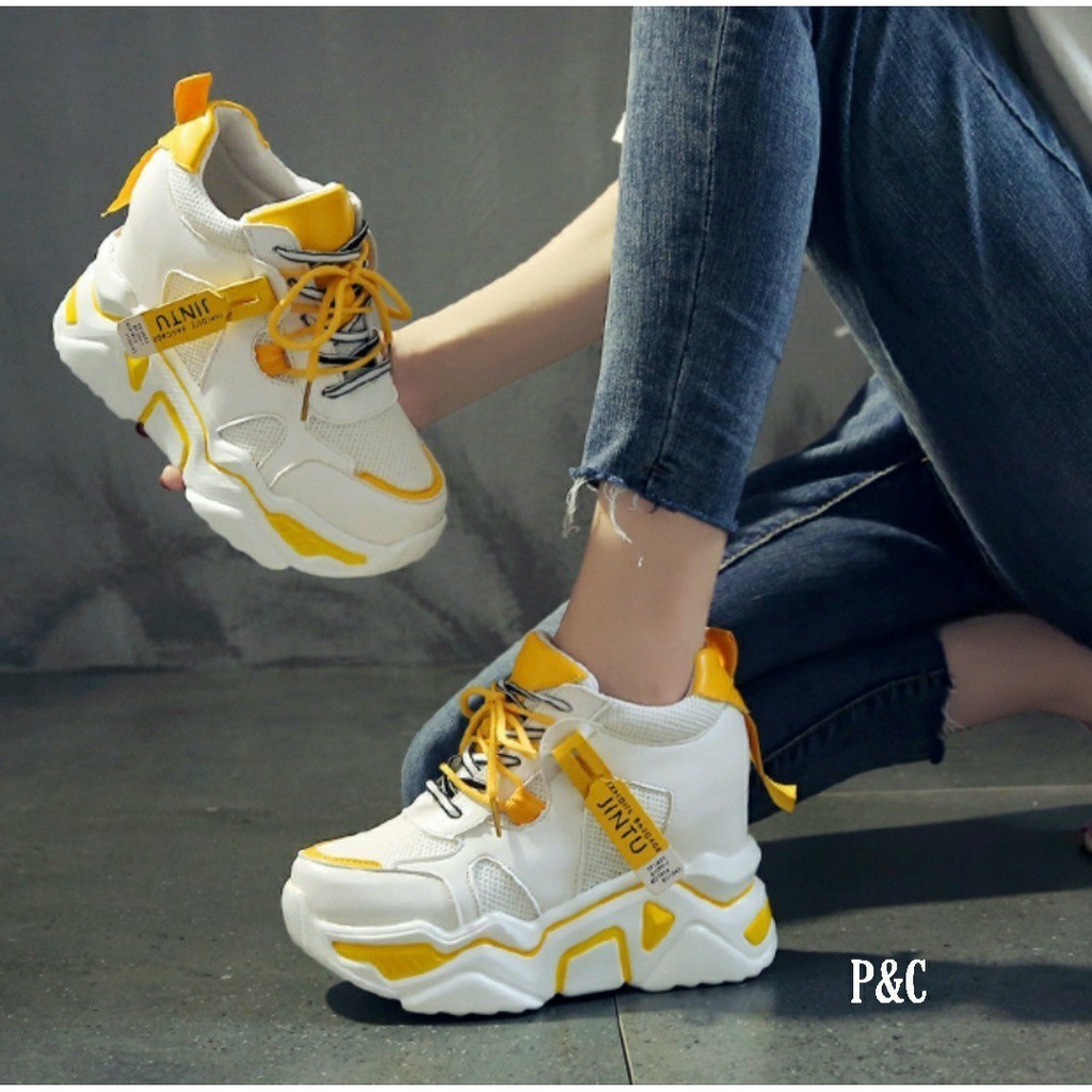 SEPATU SNEAKERS WANITA TERBARU