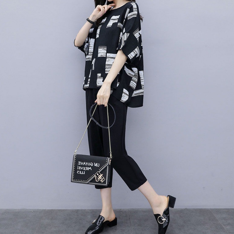 L-5XL Fashion One Set Setelan Wanita Kaos Bunga Printed Longgar Katun Lengan Pendek + Celana Cropped Set Hitam