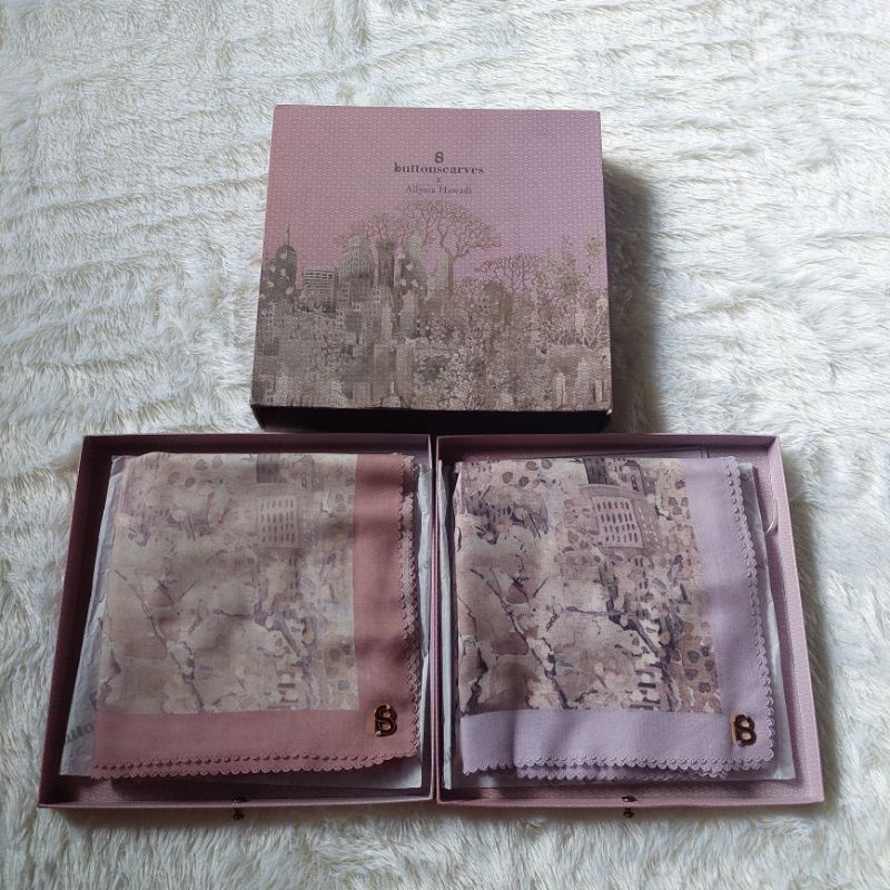 buttonscarves newyork collector