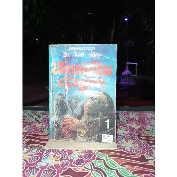 

BUKU CERITA WINNETOU GUGURR
