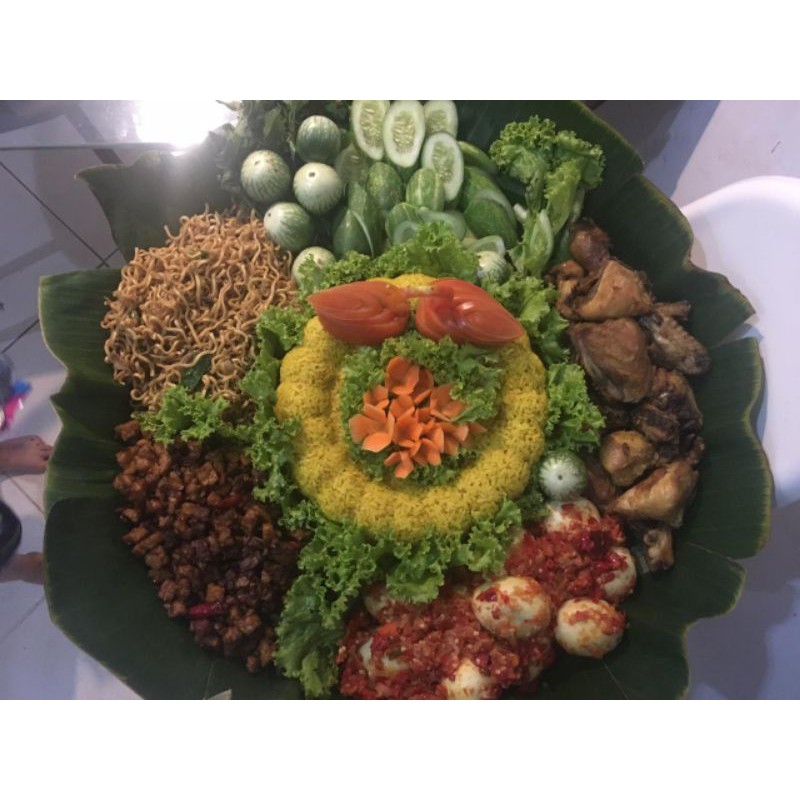 

Tumpeng nasi kuning