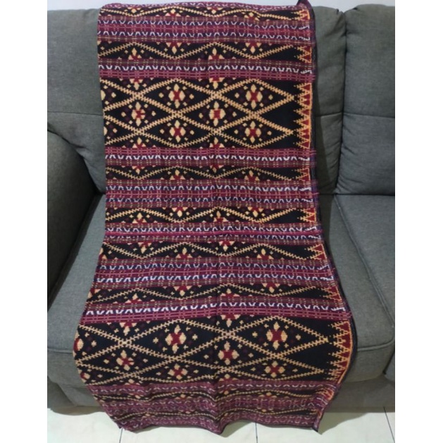 sarung tenun ikat Maumere NTT
