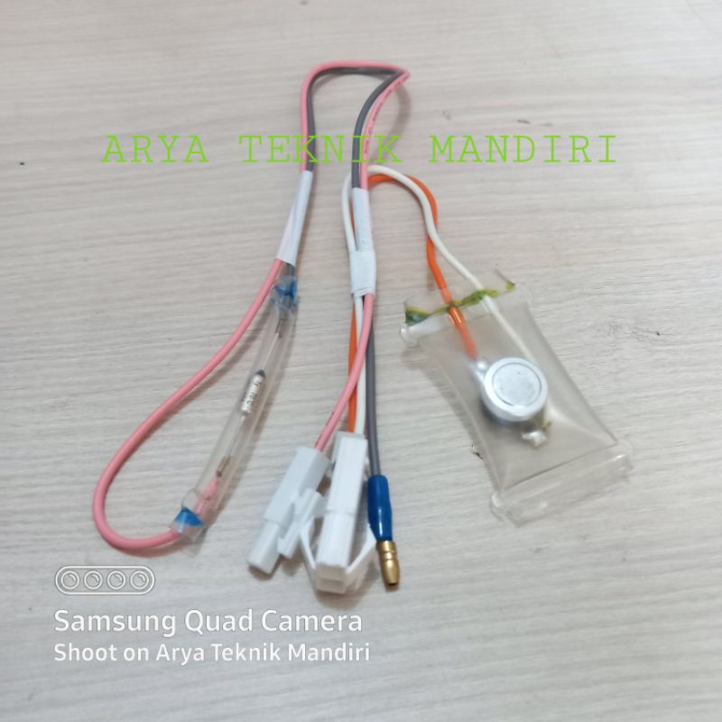 Defrost Kulkas Toshiba (WT-010) Original