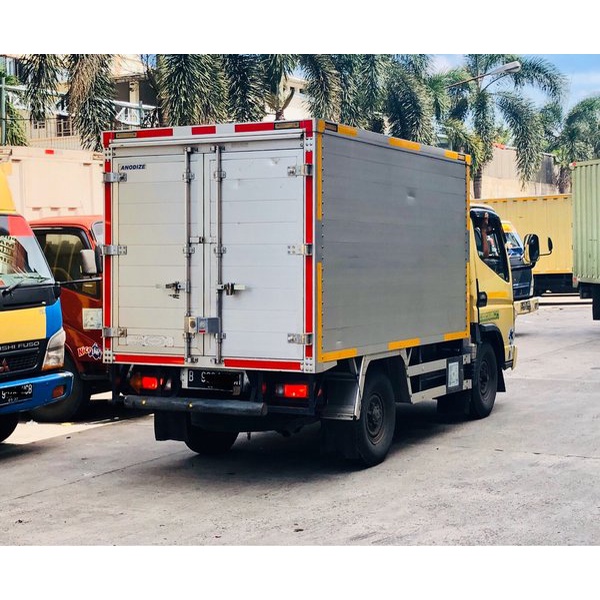 Stiker Mobil Safety Reflektor  Sticker Pemantul Cahaya Mata Kucing Truk Mobil Motor