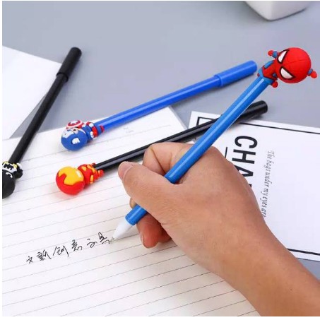 

Pen Gel Superhero BATMAN IRONMAN SPIDERMAN CAPTAIN AMERICA AVENGERS / PULPEN SEKOLAH KANTOR 0,5mm