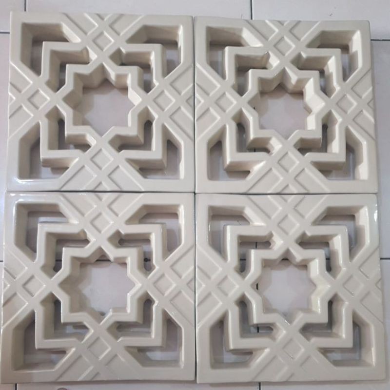 Roster trisensa lubang angin keramik masjid RO86 30x30